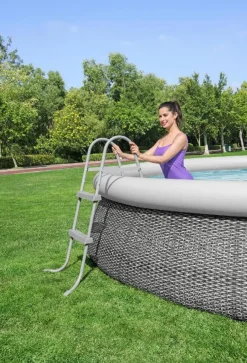 Intratuin Bestway Flowclear Poolleiter grau H 84 cm| Poolzubehör